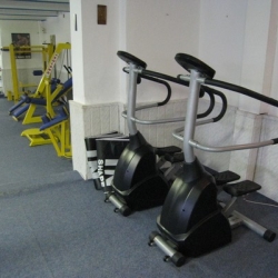 roland fitness kalmana mikszatha 1 rimavska sobota fitnescentrum na e-fitko.sk